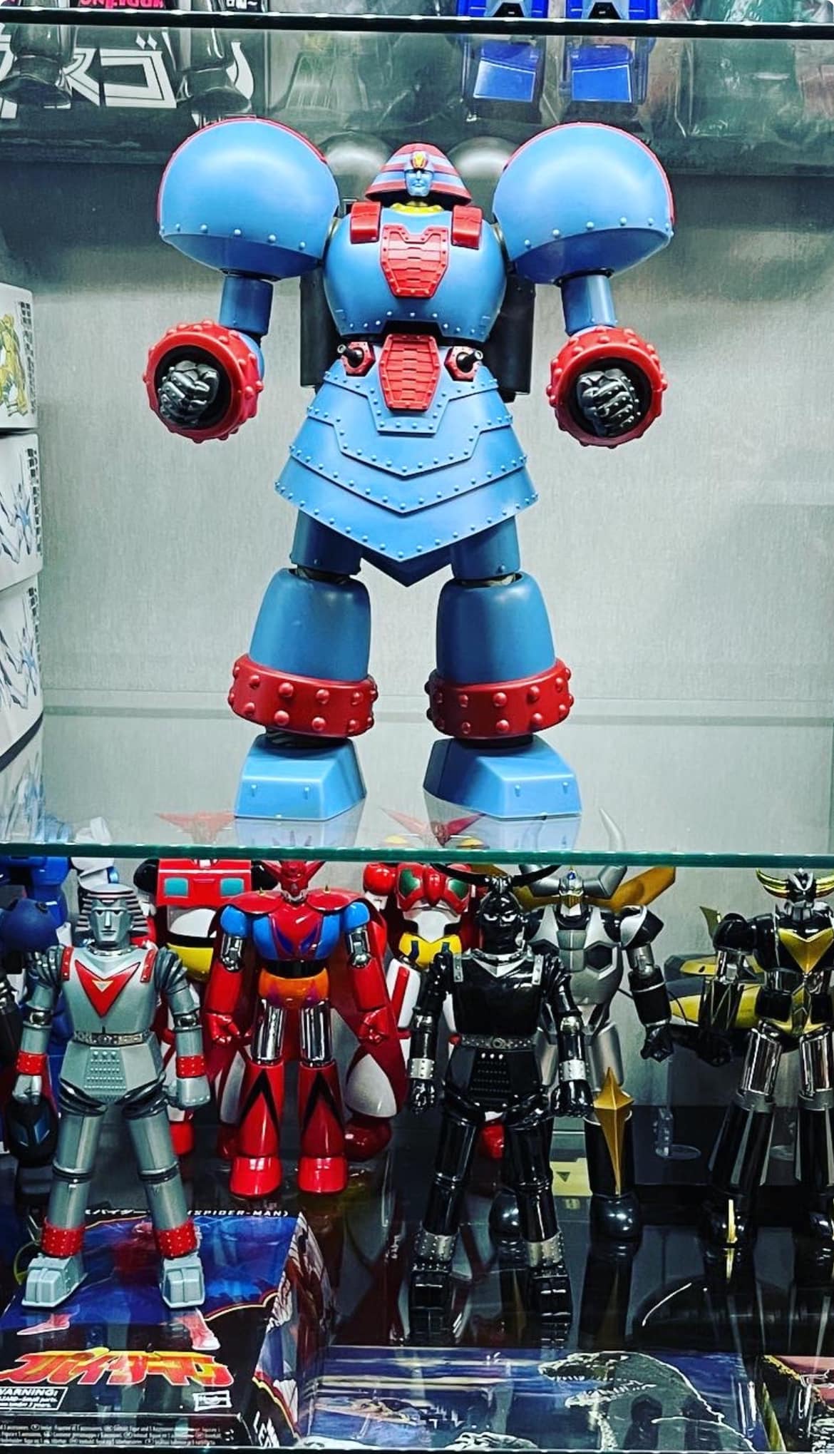 Giant Robo model kits and Evolution Toys GR-1 and GR-2