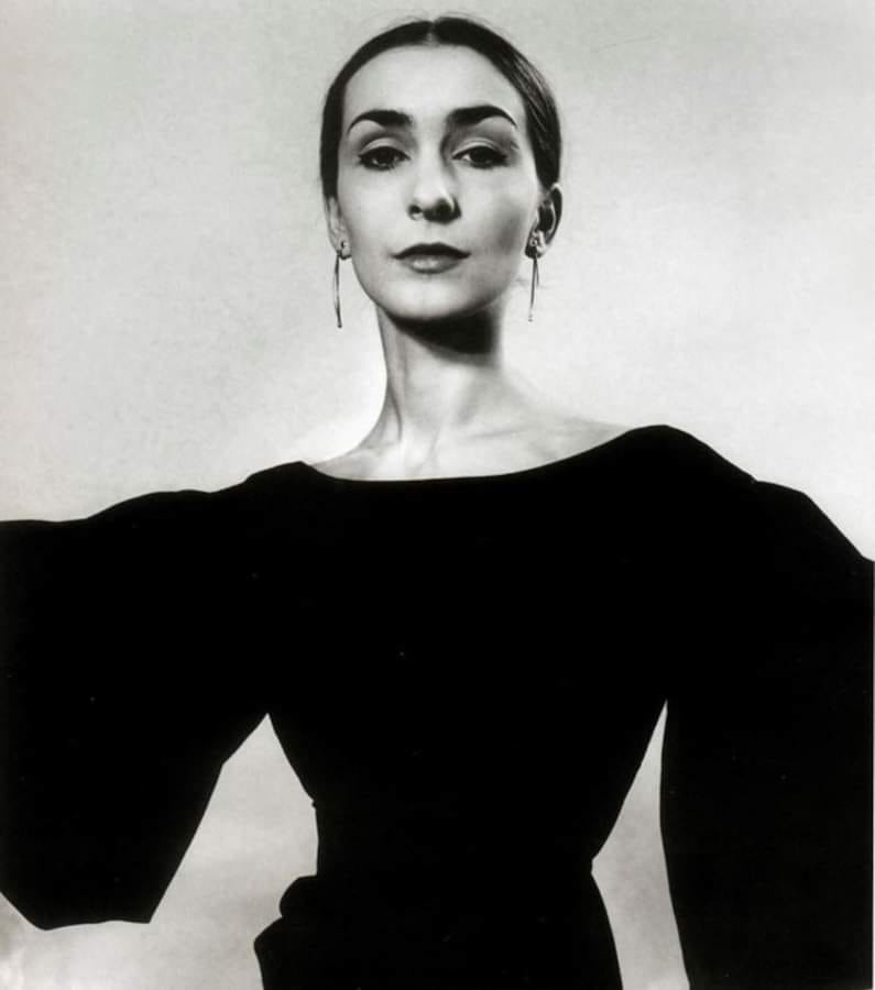 📸Pina Bausch, 1966.Photography by Walter Vogel