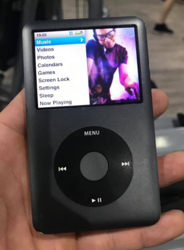 iPod Classic 160GB + Apple HIFI speaker