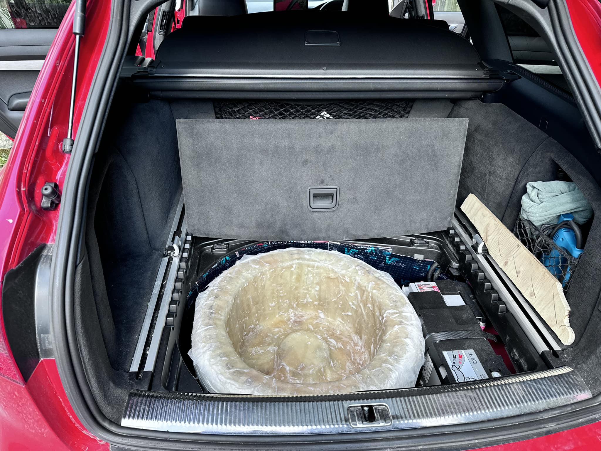 What is the volume of a Kicker Solobaric S12D subwoofer's basket