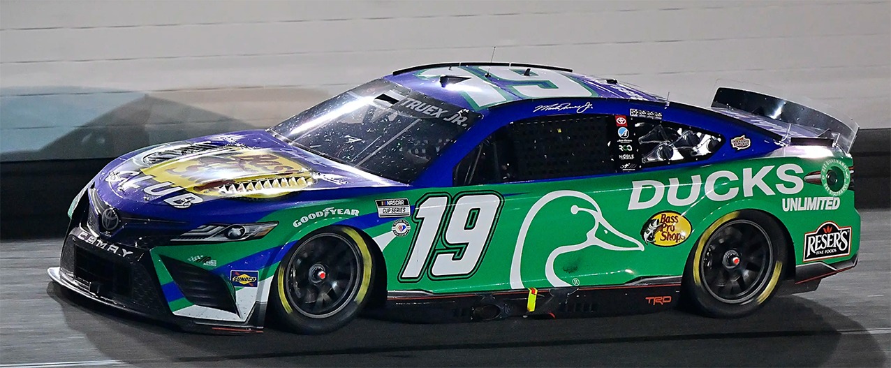 2023 MARTIN TRUEX JR #19 Bass Pro Shops 1:64 In Stock