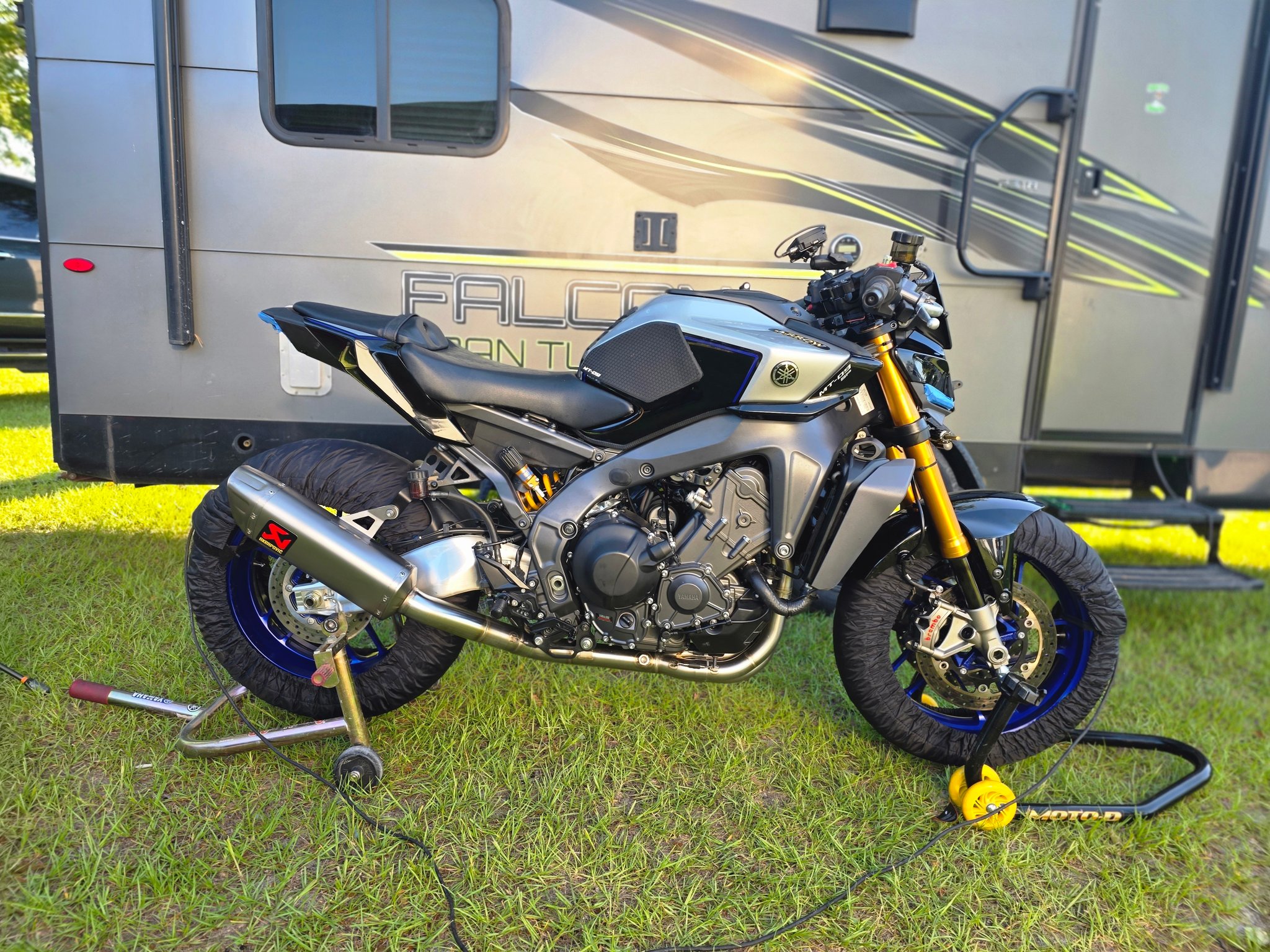 Yamaha mt09sp tank and tail for sale