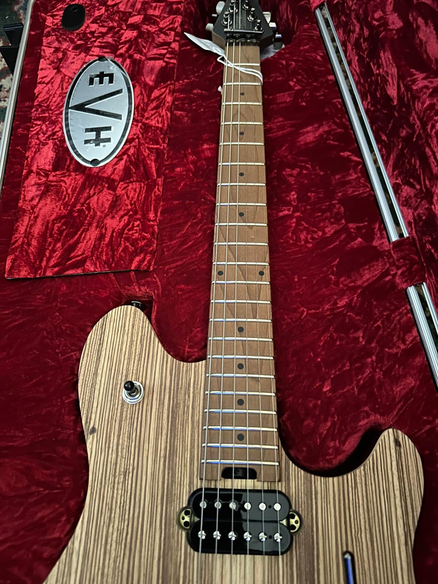 Custodia Rigida Sagomata SKB Per Chitarra EVH Wolfgang, Nuova