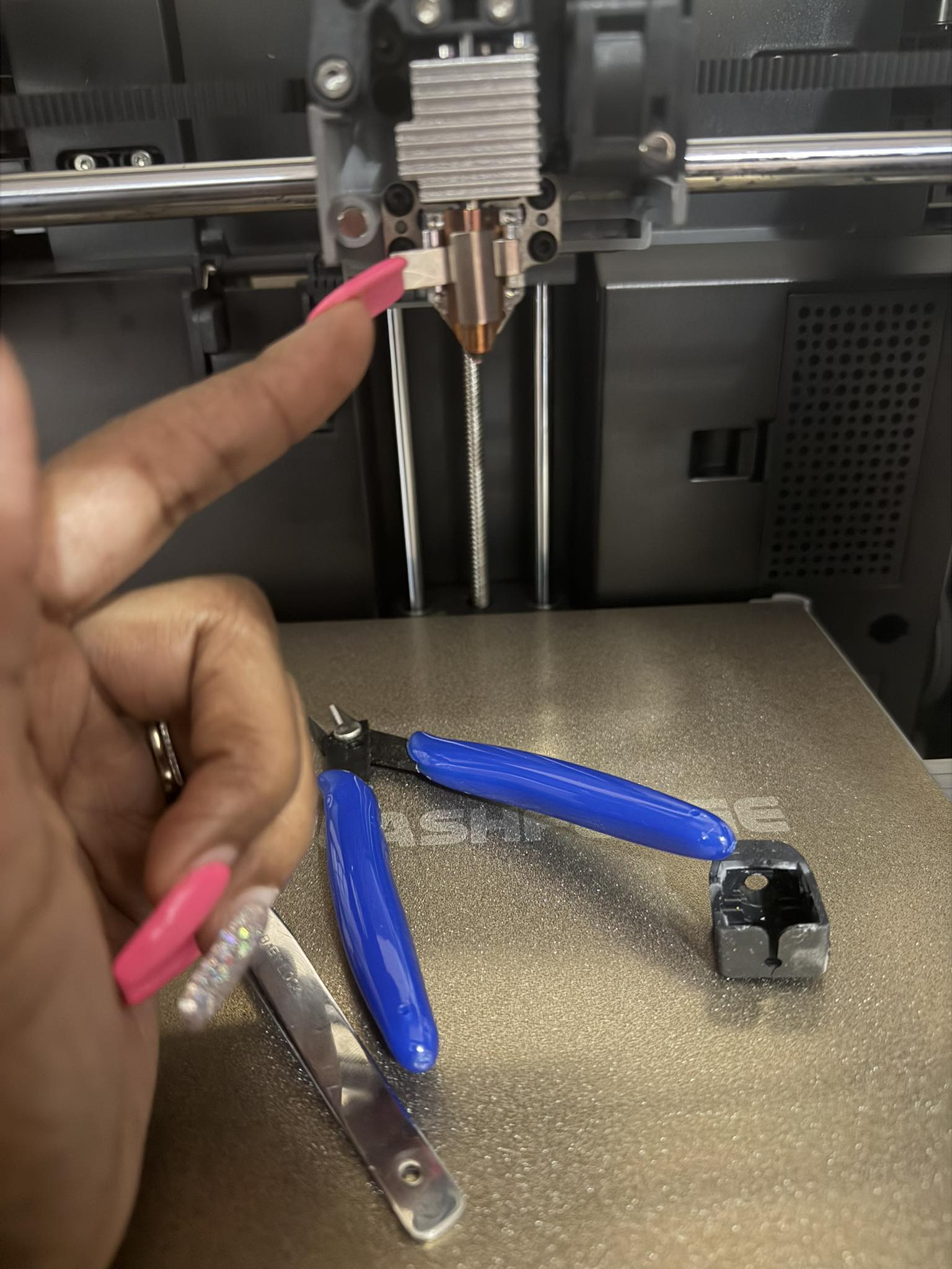 How to close the back of a FlashForge 3D printer?