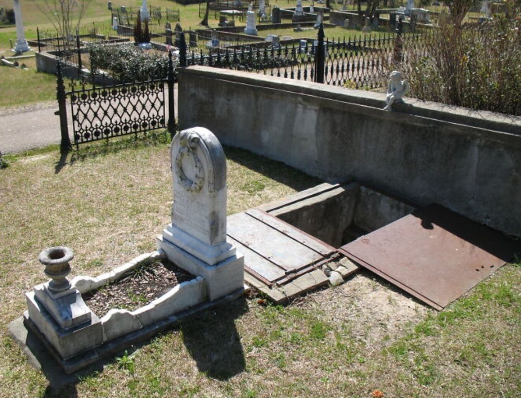Grave of Florence in Natchez, MS, a heartbroken mother's tribute
