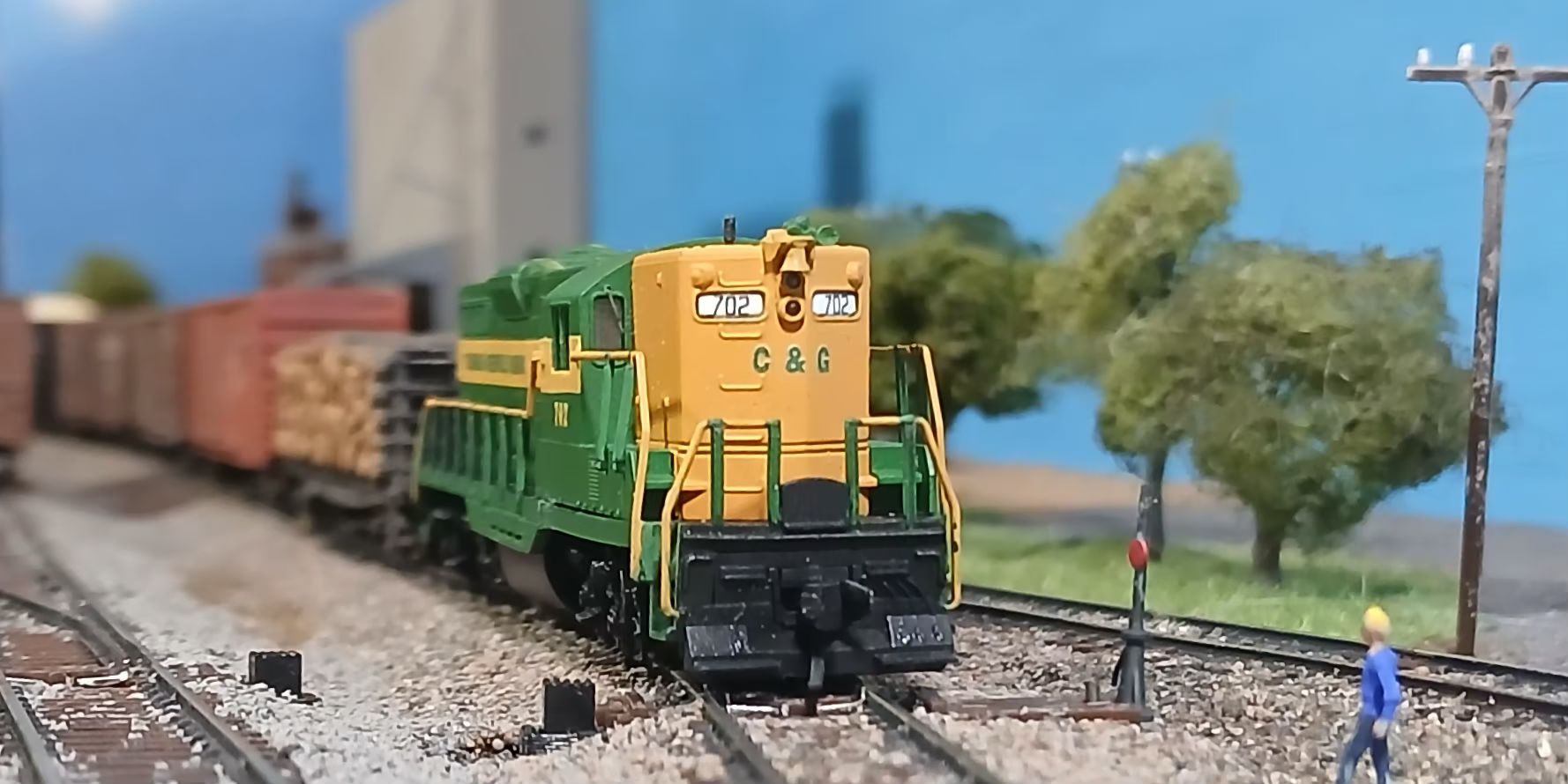 N scale model train in yard | Columbus, OH