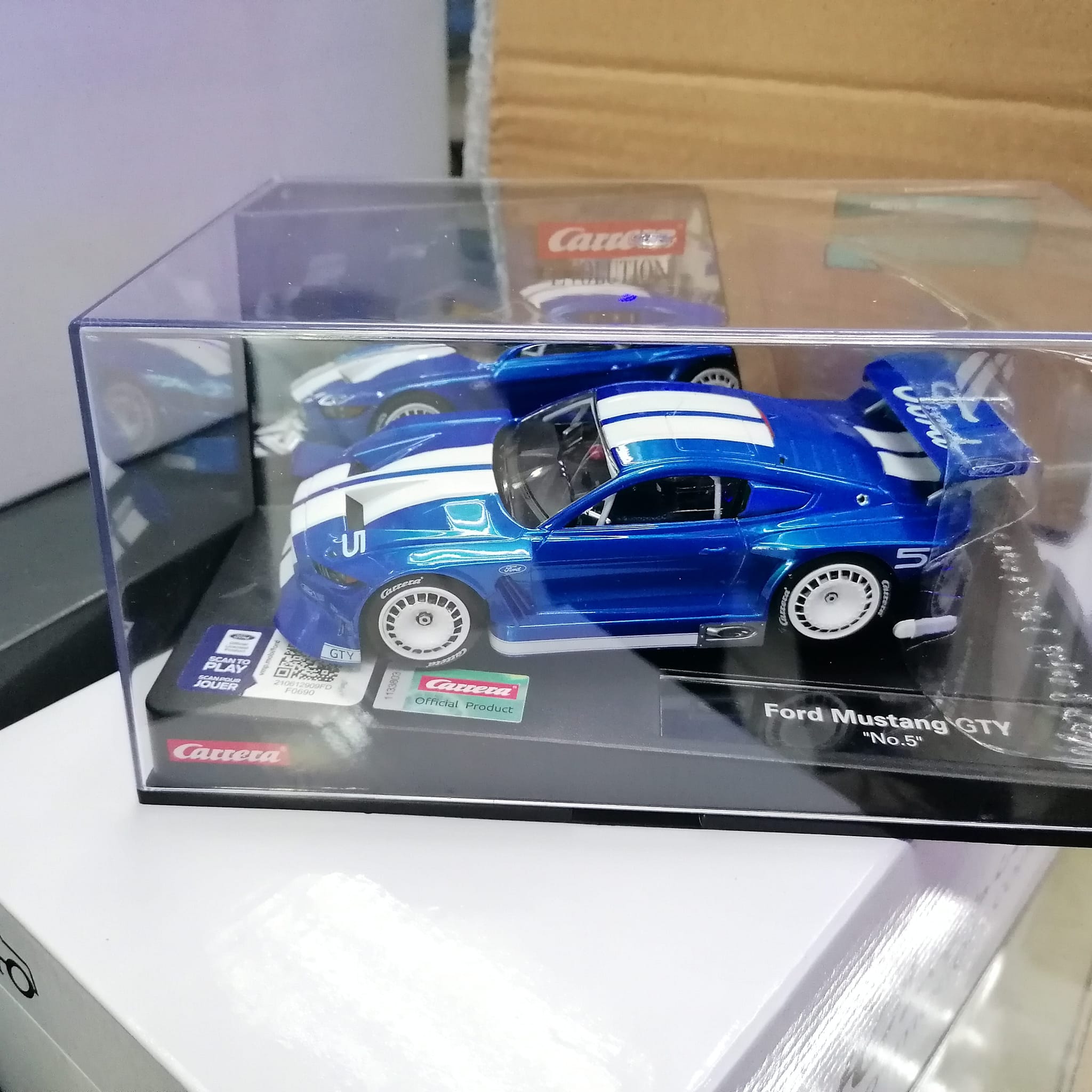 Carrera Ford Mustang GTY No.51 – Voiture Slot 1:32 Digital 132 Avec Feux Avant, Arrière Et Stop – Officiellement Licenciée Ford