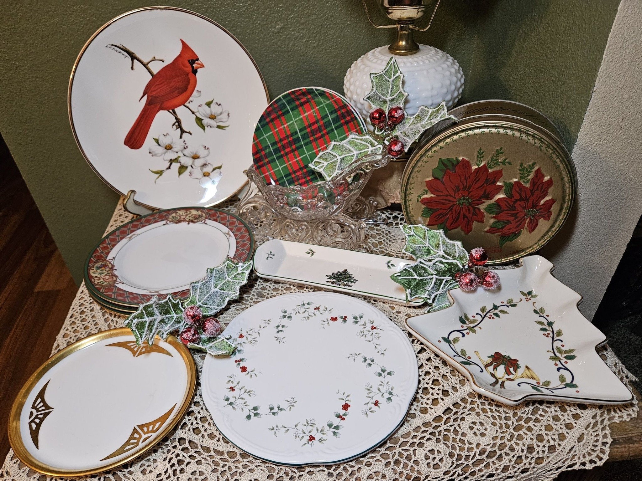 Pattern: Classic Christmas Heritage by Pfaltzgraff featuring a