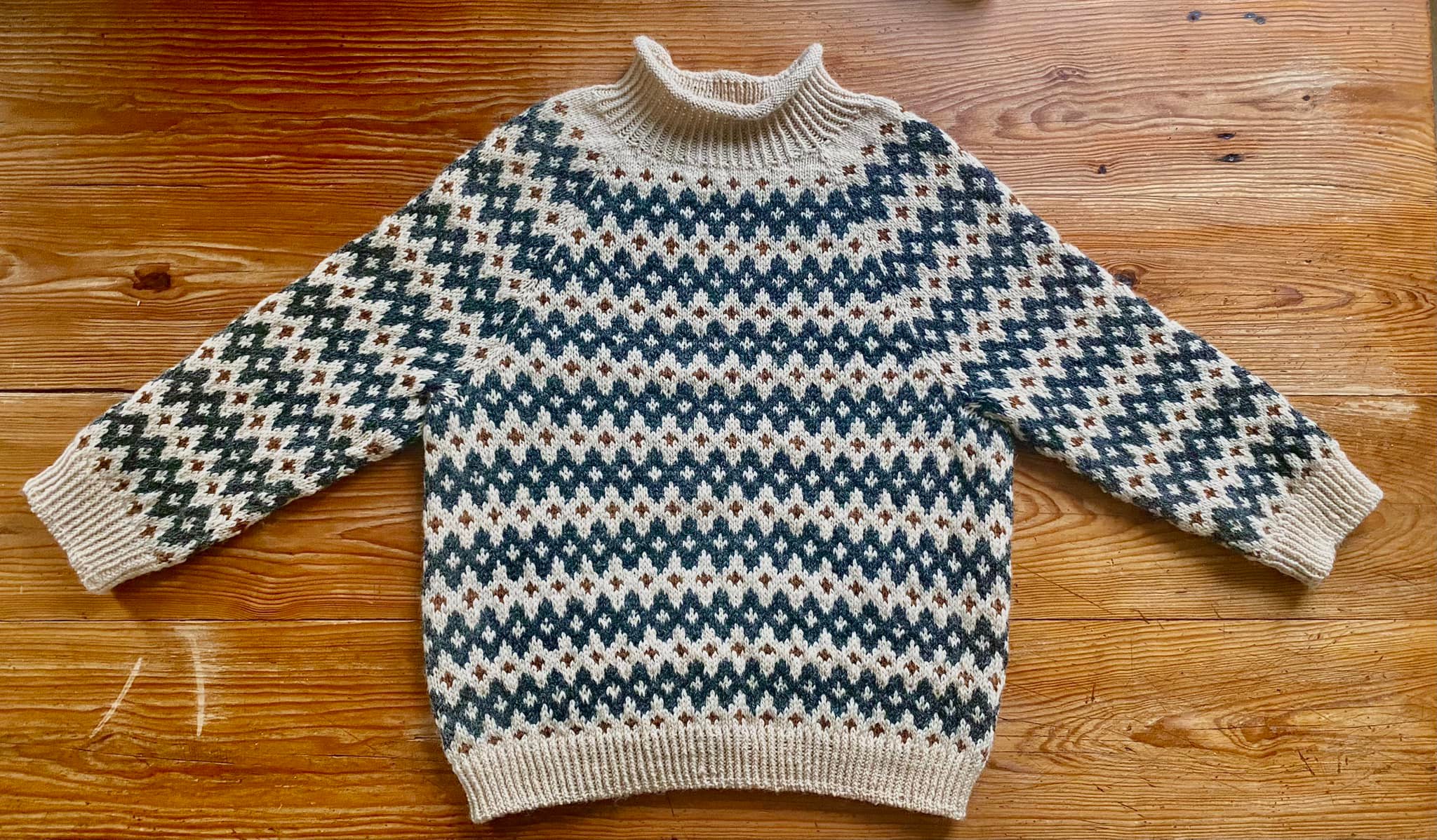 I finished it, took me six weeks but my first stranded colorwork 