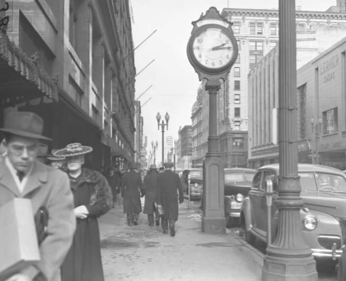 1940s Nicollet Avenue sidewalk in Minneapolis