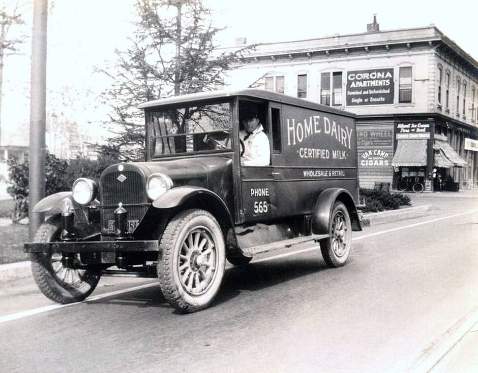 You remember Reiter Milk Trucks everywhere? Here's one downtown