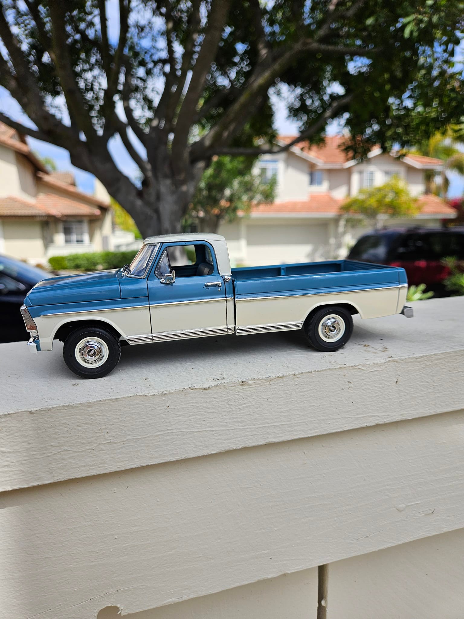 Moebius 2564 1968 Ford F-250 Custom Cab Pickup Truck plastic model kit