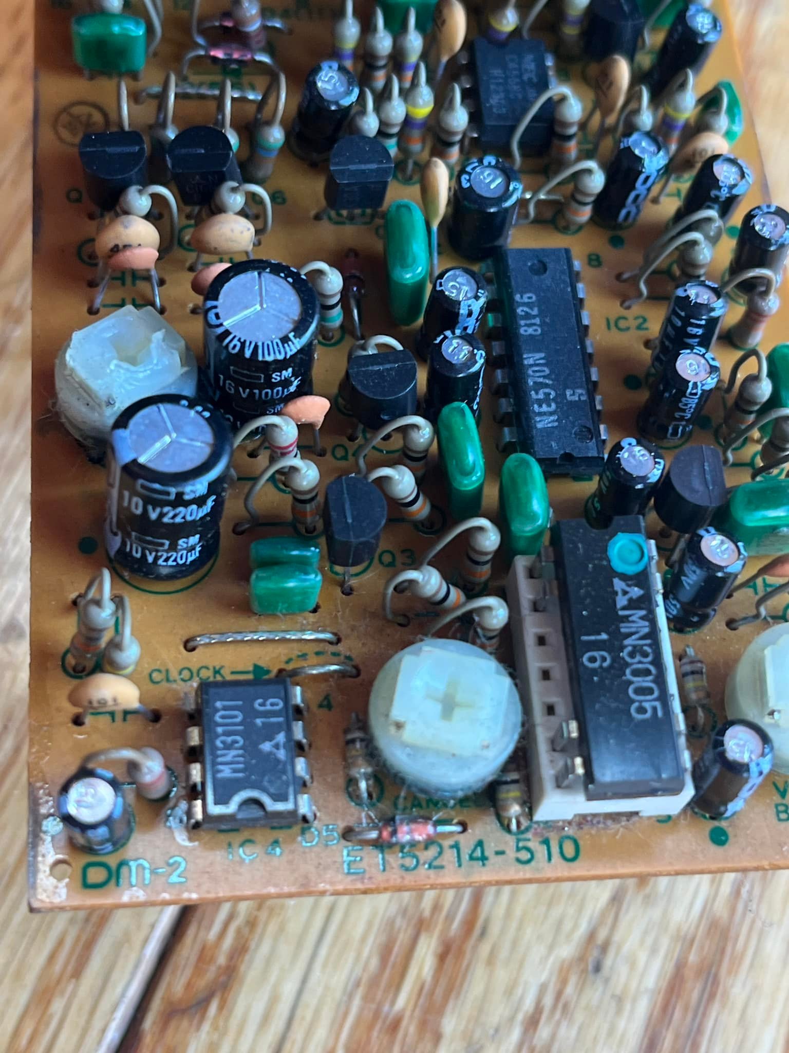Identifying Early Boss DM-2 Delay Pedals with MN3005 Chip