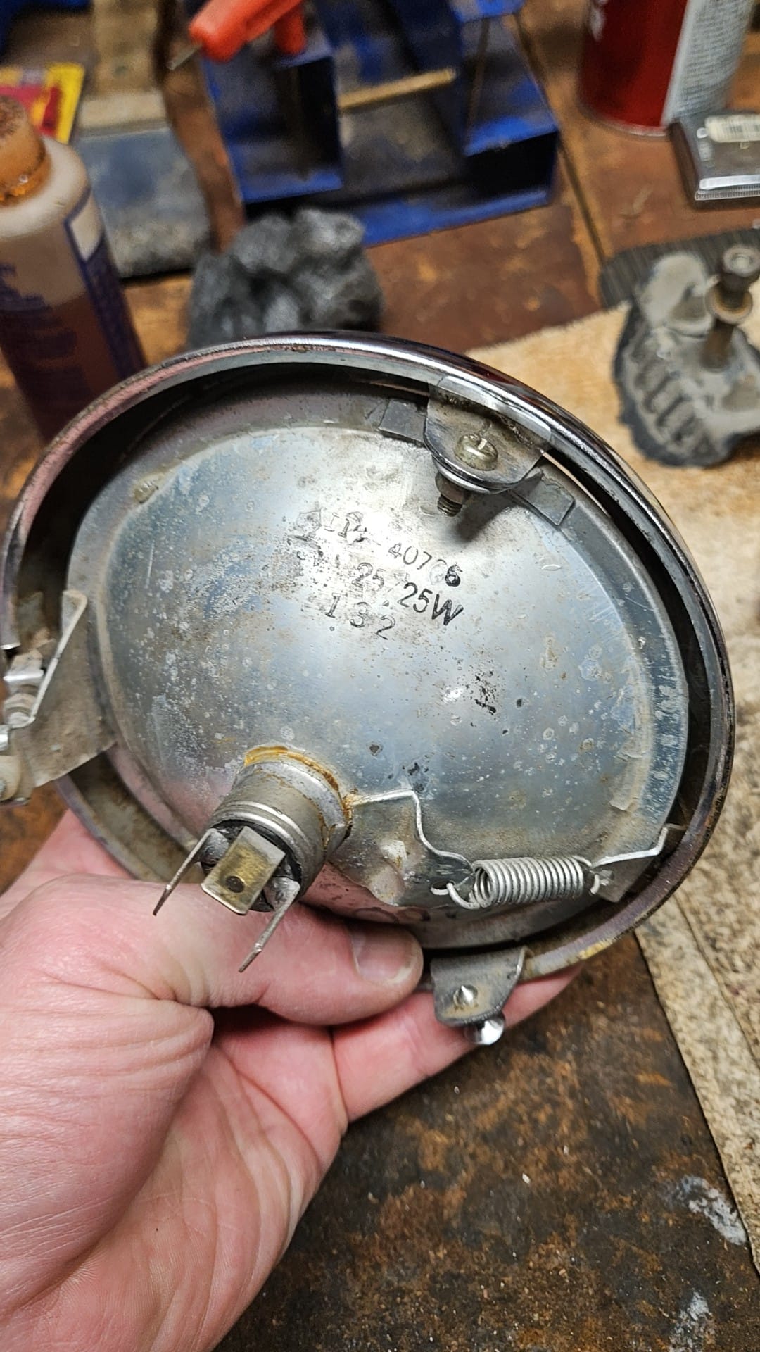 イーサン What are the options for replacing a Kawasaki G3SS headlight bulb?