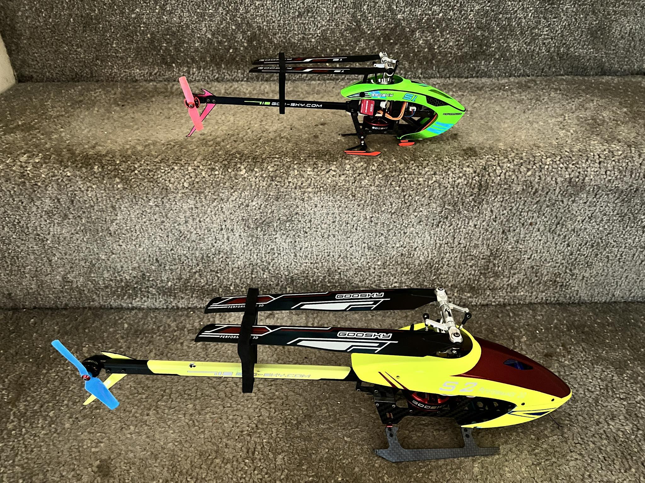 Flying Goosky Legend S2 and S1 helicopters in blustery conditions
