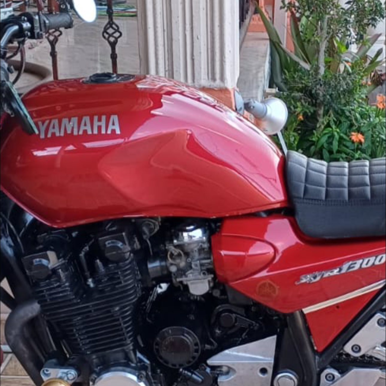 What causes gap between tank and fairing on xjr 1300?