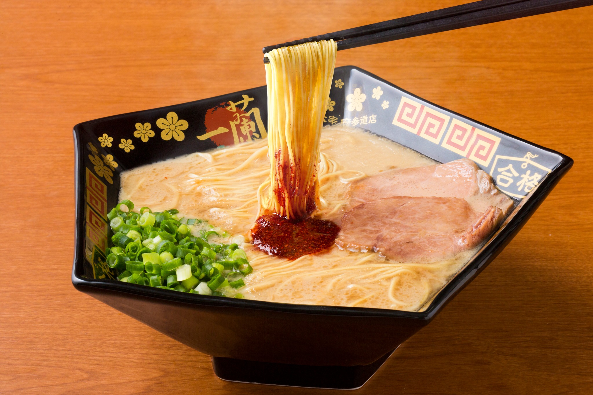 <メルカビ> 一蘭ラーメン　合格どんぶり　五角形　太宰府 福岡県の『一蘭 太宰府参道店』では、 店舗限定で #合格ラーメン をご