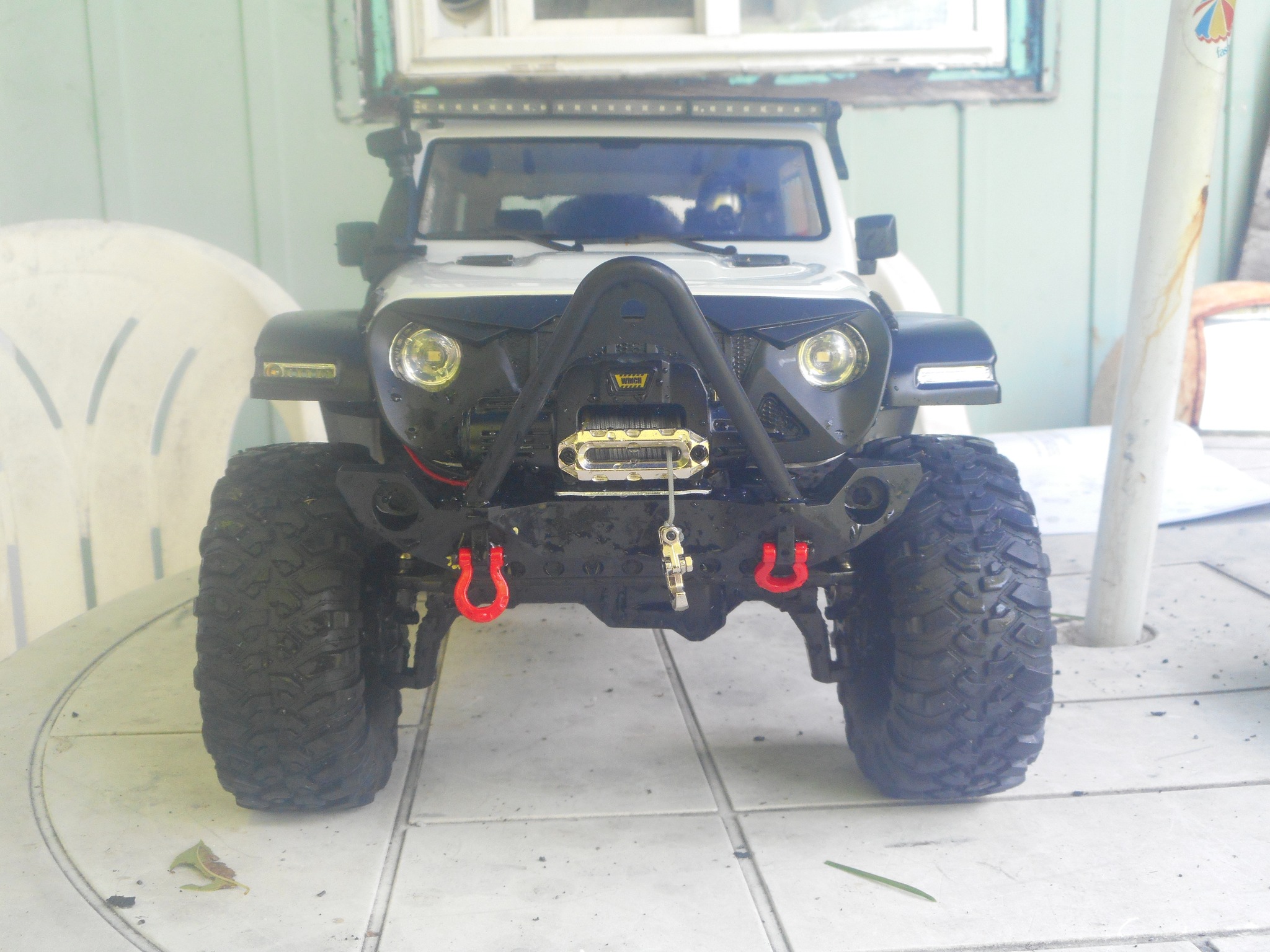 Fully functional 1/6 scale 21st century jeep model with working