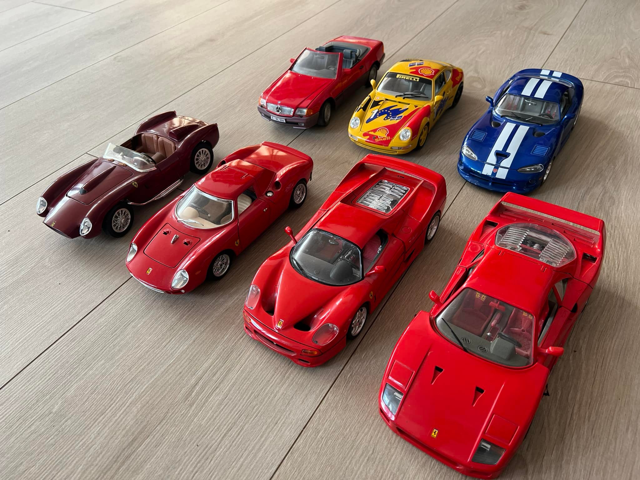 Selling the below models: BURAGO: Dodge Viper GTS Coupe - 1/18 