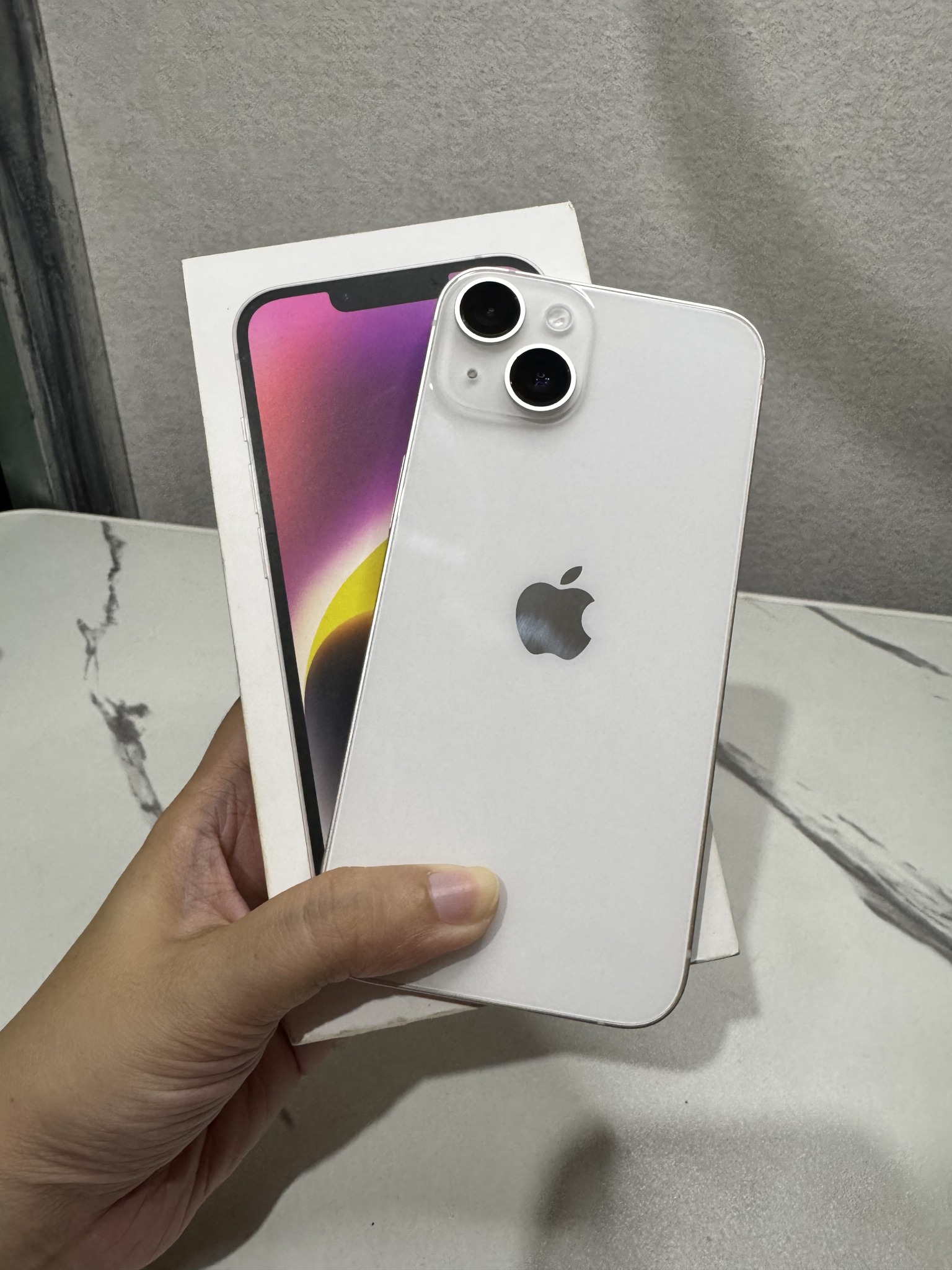 FOR SALE Iphone 14 White 128gb 98% Battery Health w/ warranty 