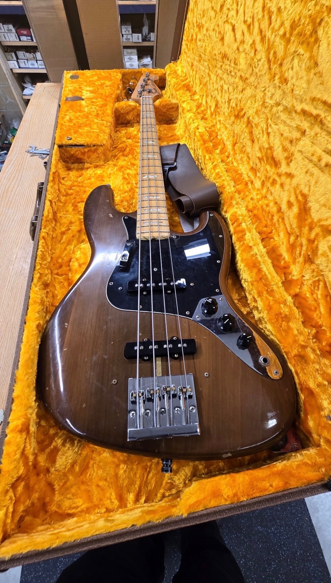 How to verify authenticity of Jazz Bass serial number
