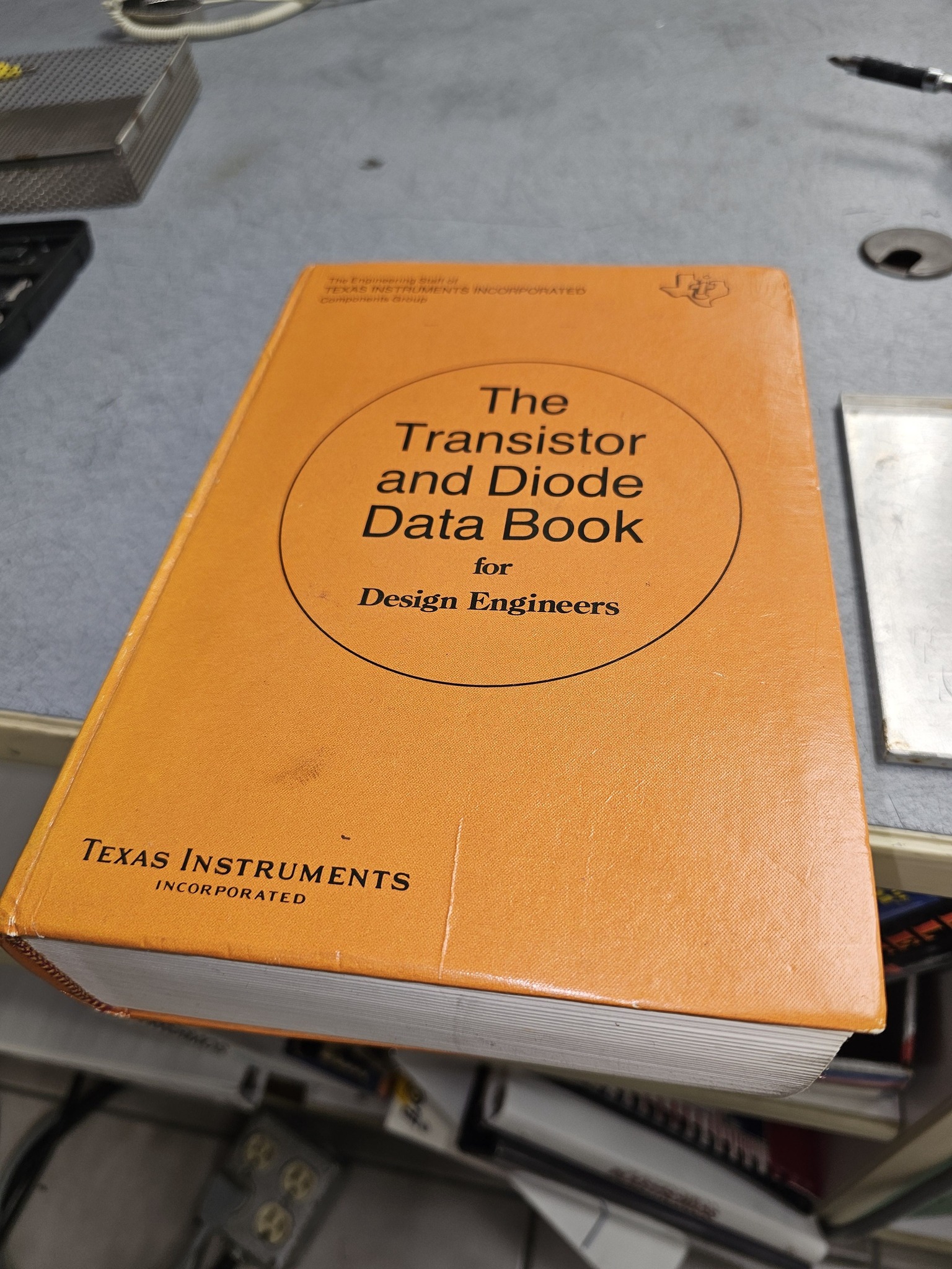 RCA COS/MOS integrated circuits databook from 1974
