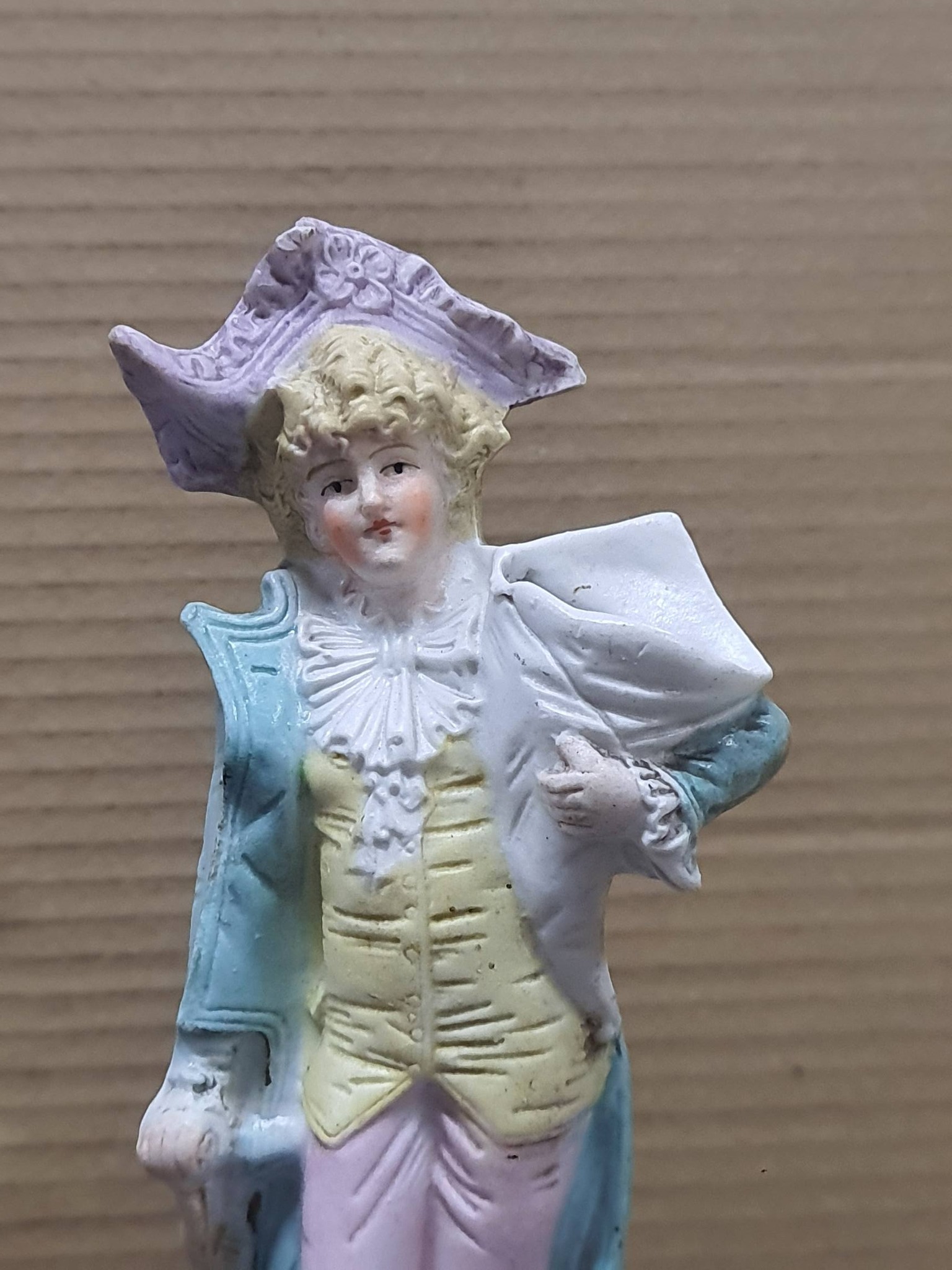 Vintage victorian gentleman porcelain vase display picture 1