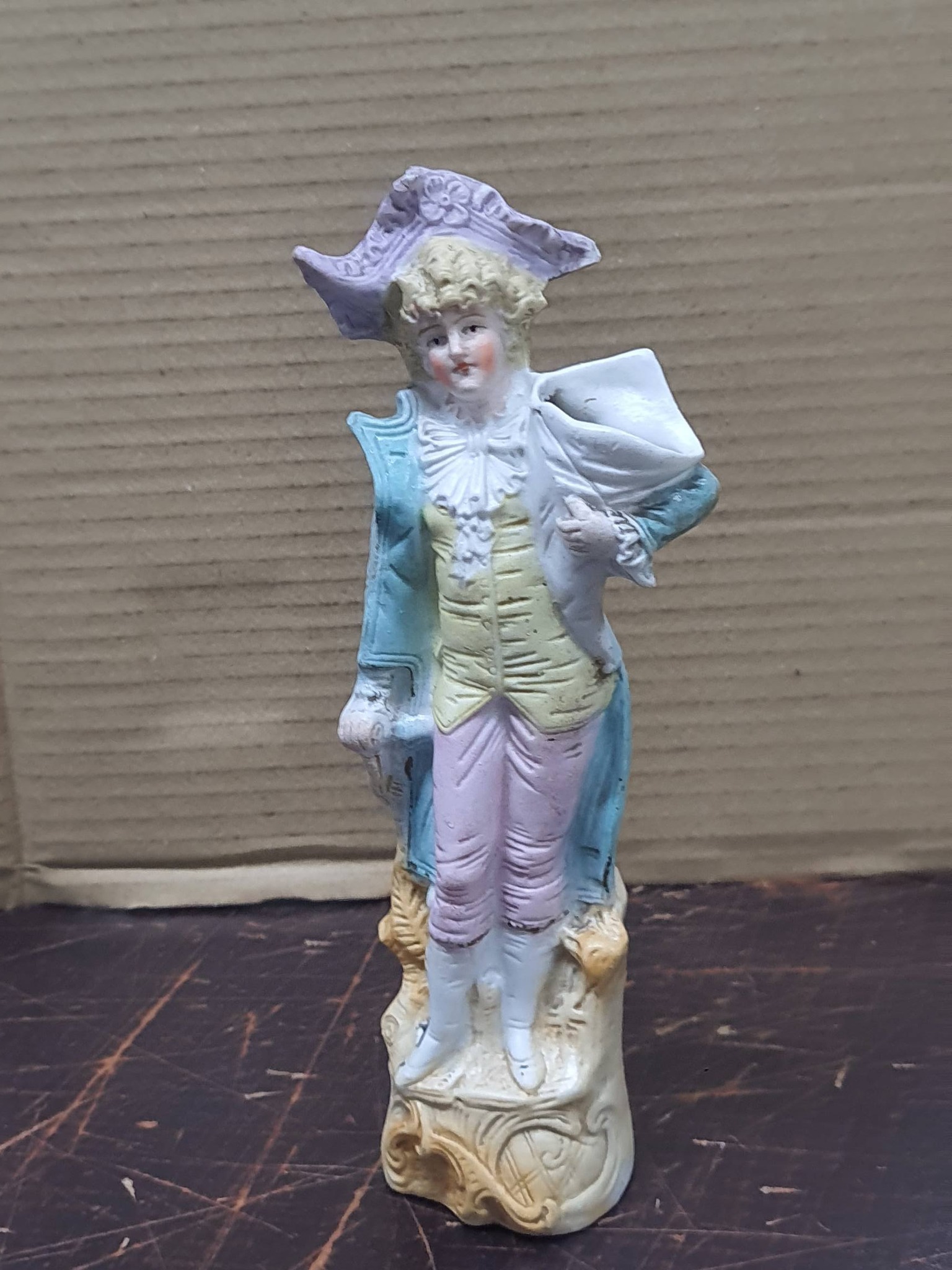 Vintage victorian gentleman porcelain vase display picture 1