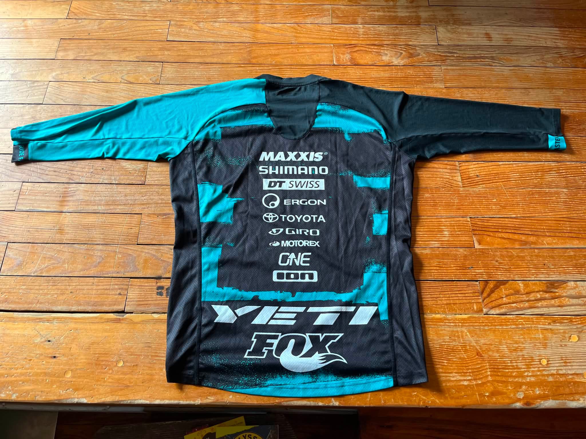 Yeti enduro jersey team replica for sale in size L