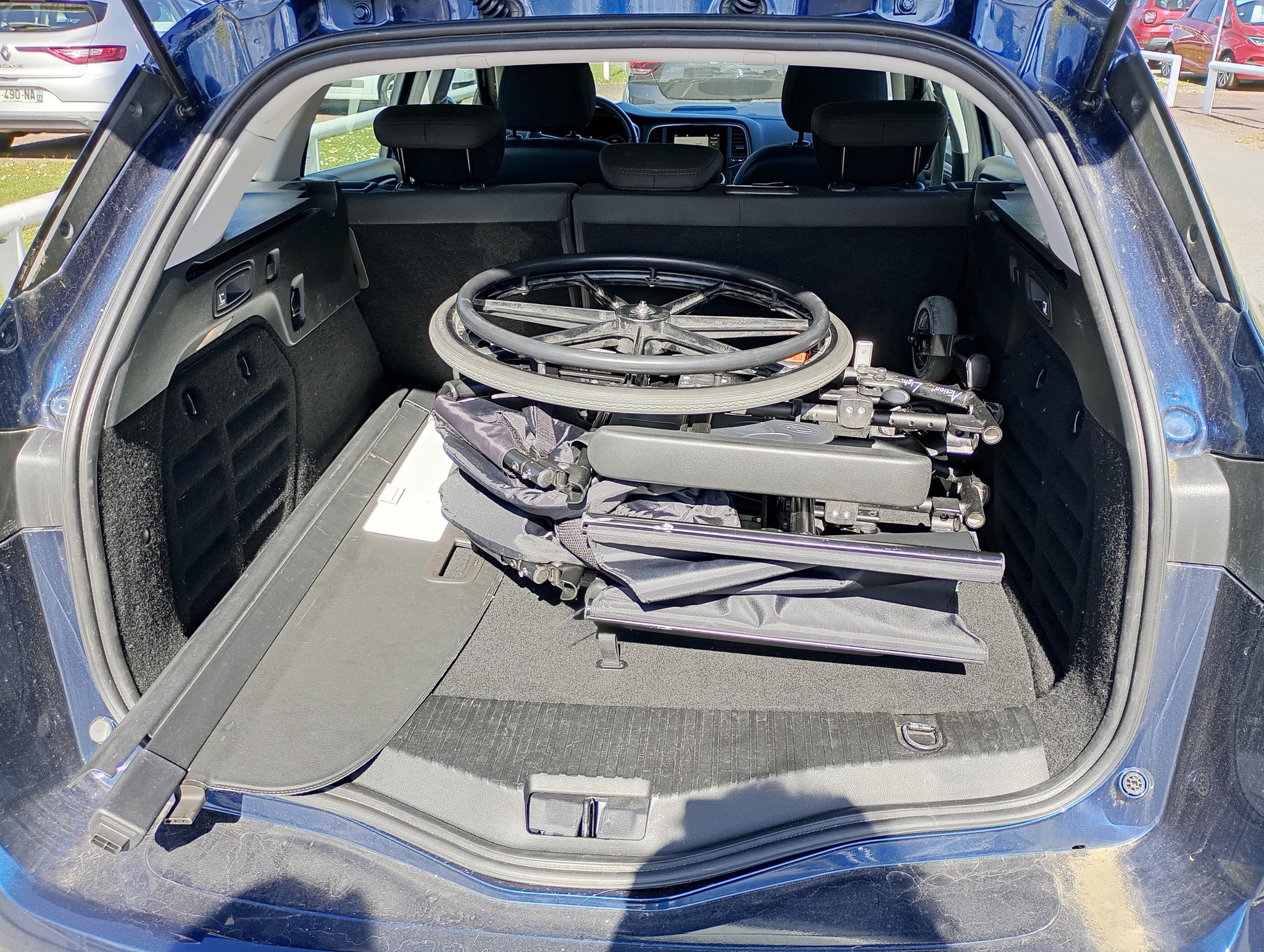 Dvkptbk Organisateur de Coffre de Voiture Compact Noir avec Sangles Réglables Essentiels pour la Maison