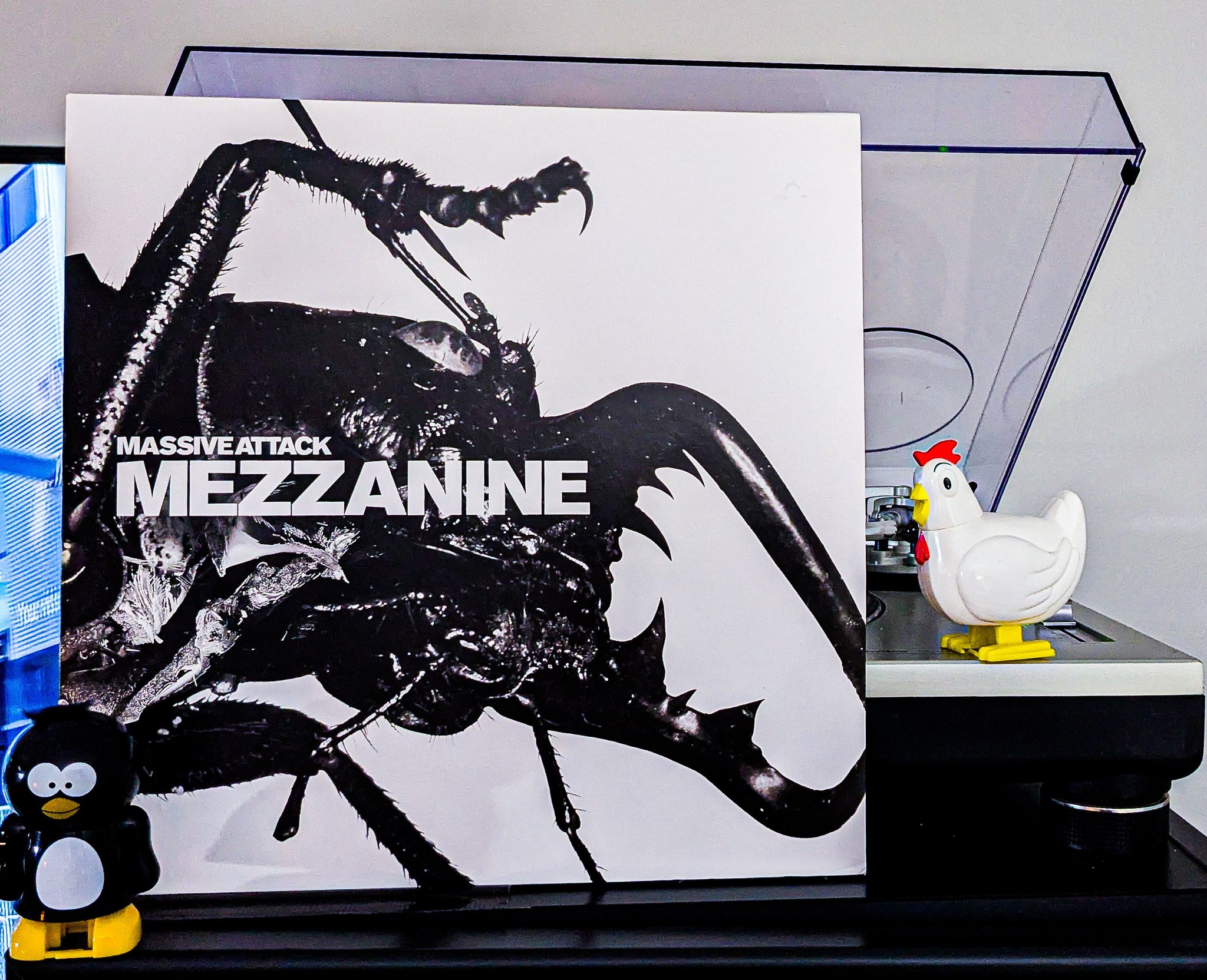Massive Attack : Mezzanine 2LP Black Vinyl แผ่นละ 1690 บาท รวมส่ง