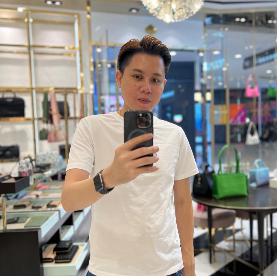 来过挑染 Ash gray highlights 🩷 Welcome to appointment Tom’s Salon ...