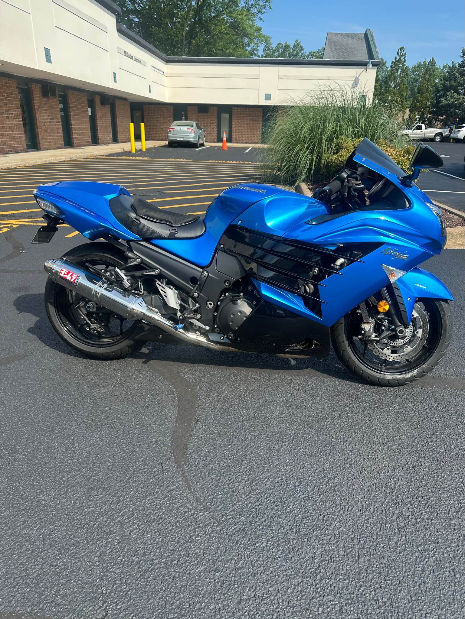 I am selling a mint condition 2012 zx-14 in the beautiful blue