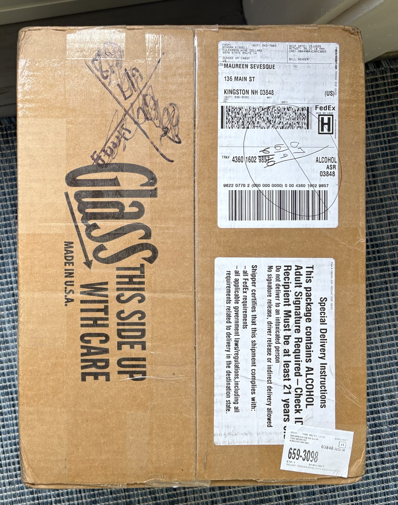 Who knows Maureen Levesque in Kingston, NH with misdelivered package?