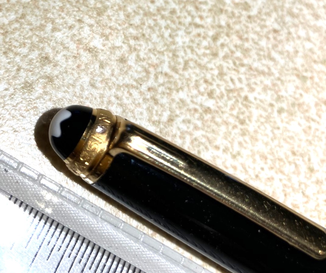 Could anyone help me figure out what this model is? It says 