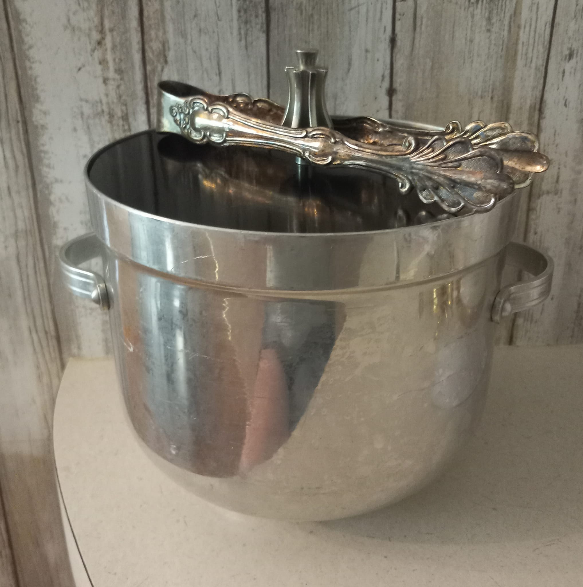 I have a vintage Irvinware faux wood ice bucket. It is very good  display picture 1
