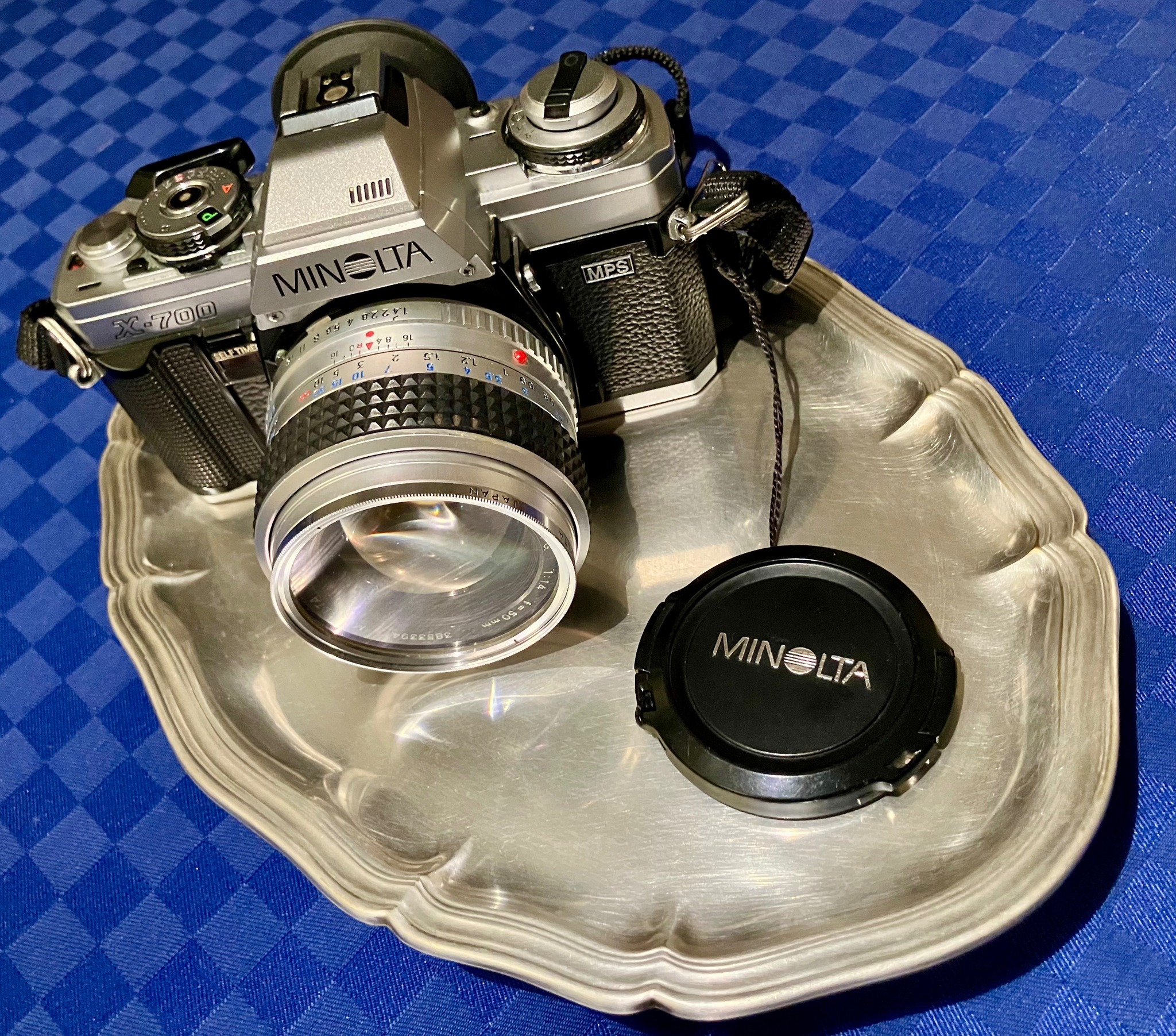 【希少シルバー】MINOLTA X-700 35mmf2.8　モータードライブ付 Minolta X-700 camera with silver plate and accessories