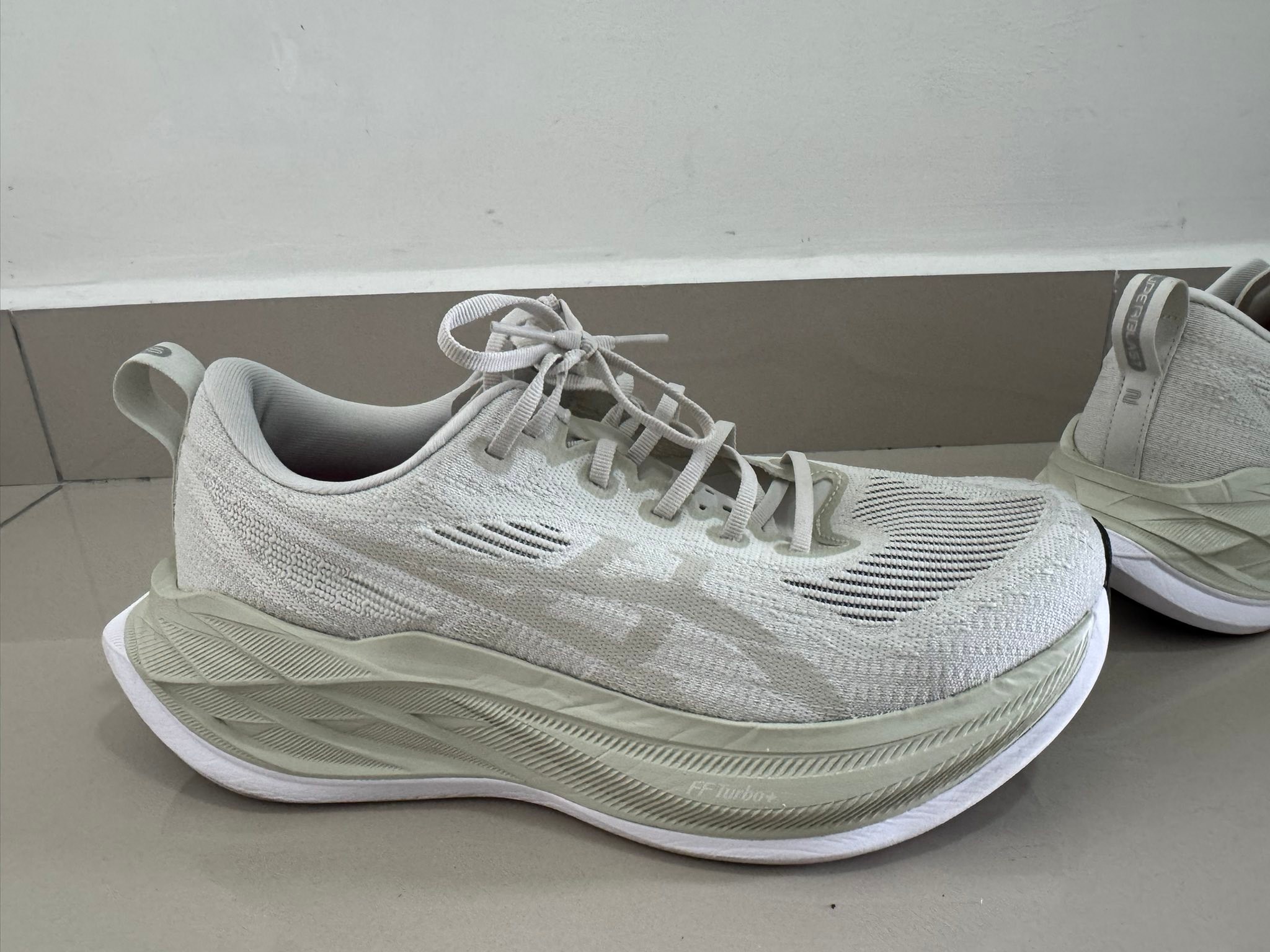 หา Asics superblast 2 11us/28.5cm