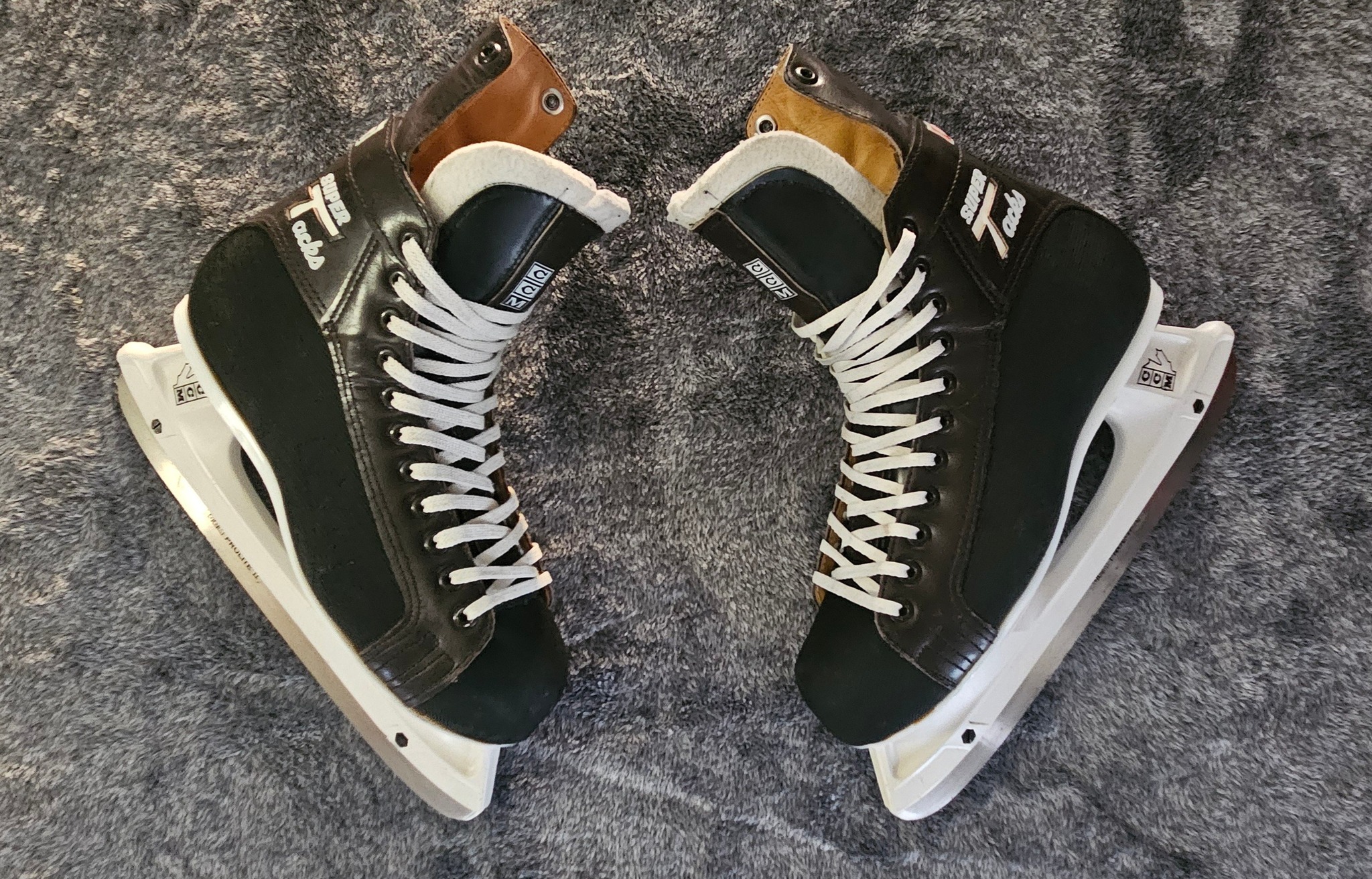 Vintage CCM Super Tacks Steel Blade Hockey Skates**