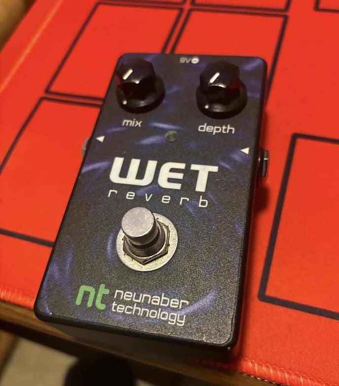 Neunaber v3 pedal for reverb and delay