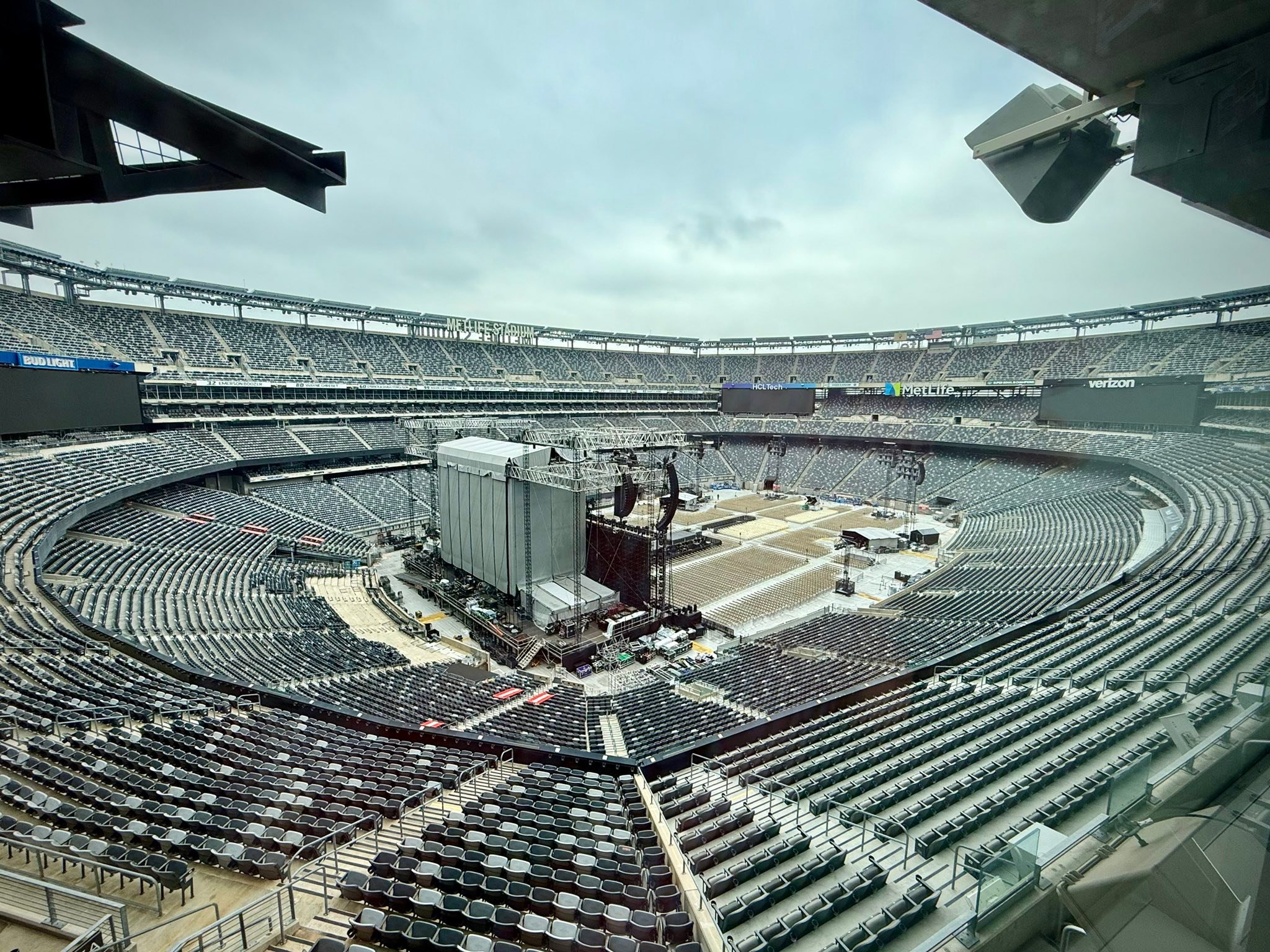 The first concert at MetLife Stadium for 2027 has officially been