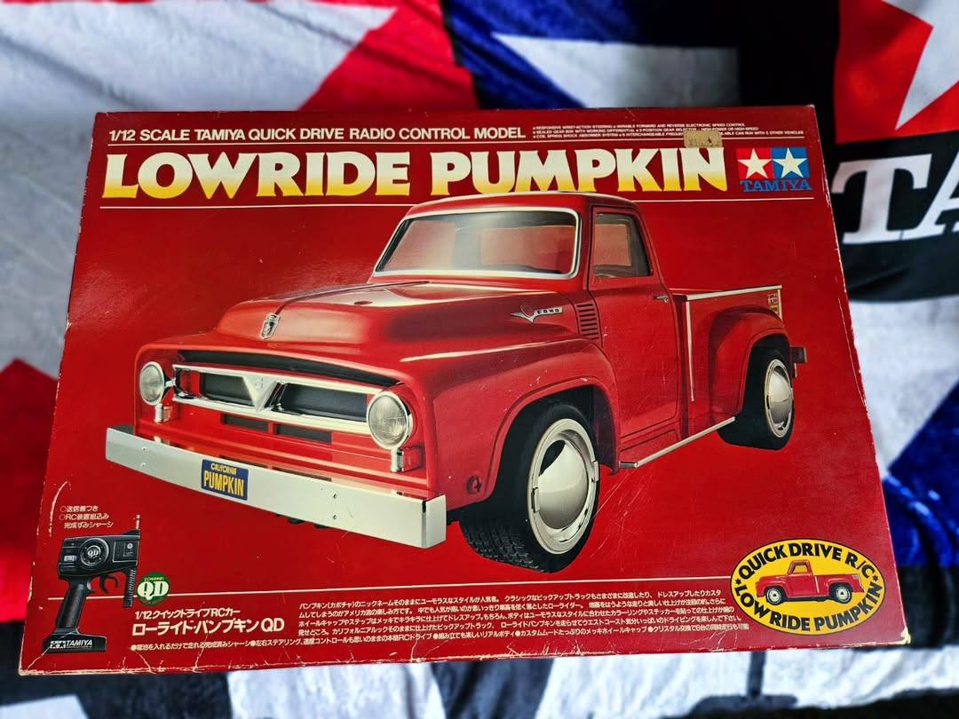 ホビーラジコン TAMIYA 1/12 LOWRIDE PUMPKIN QD What is the Tamiya Lowride Pumpkin RC model?