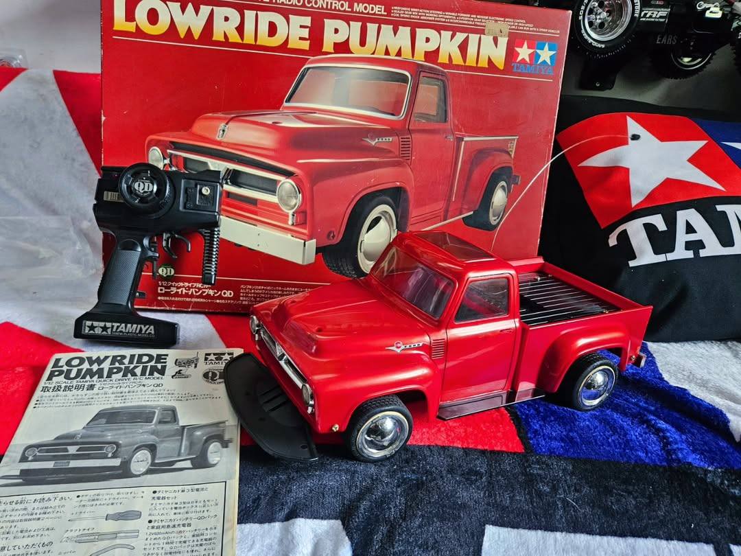 ホビーラジコン TAMIYA 1/12 LOWRIDE PUMPKIN QD What is the Tamiya Lowride Pumpkin RC model?