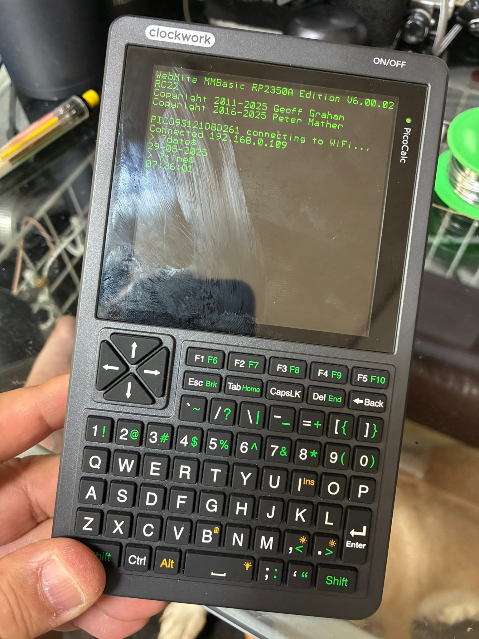 Clockwork Inc. のハンドヘルドコンピュータ 