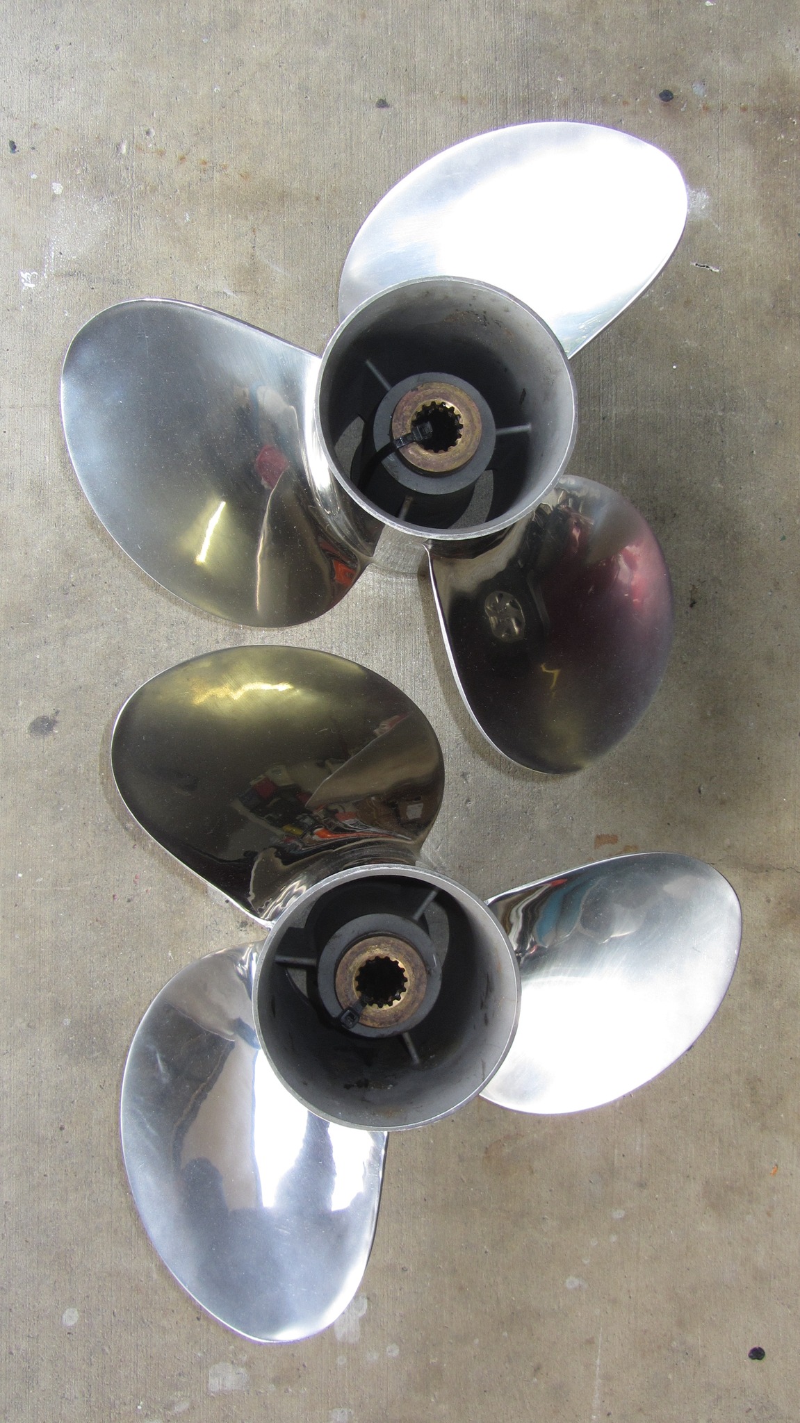 Solas Rubex HR4 Stainless Steel 4-Blade Boat Propeller - 13.5" Diameter X 13" Pitch, Right Hand Rotation