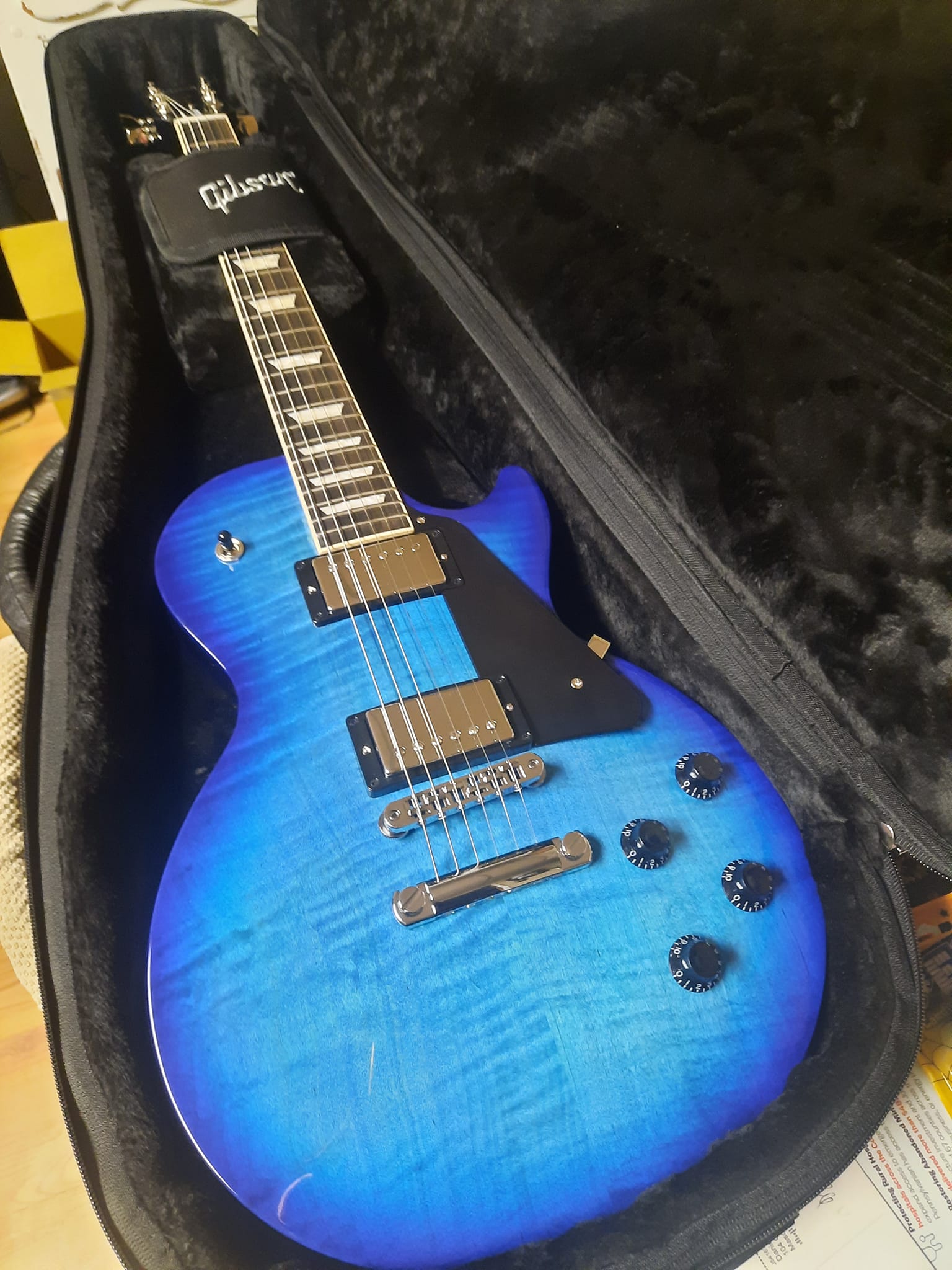 Has anyone seen the 2024 Gibson Studio Session with cobalt burst?