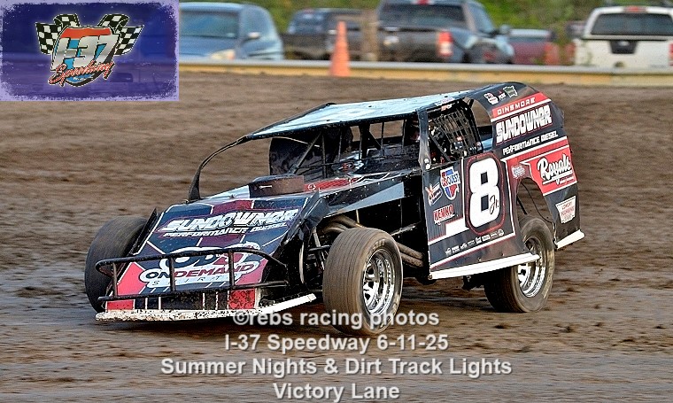 Dillon McCowan swept the Diamond Nationals with the Lucas Oil Late