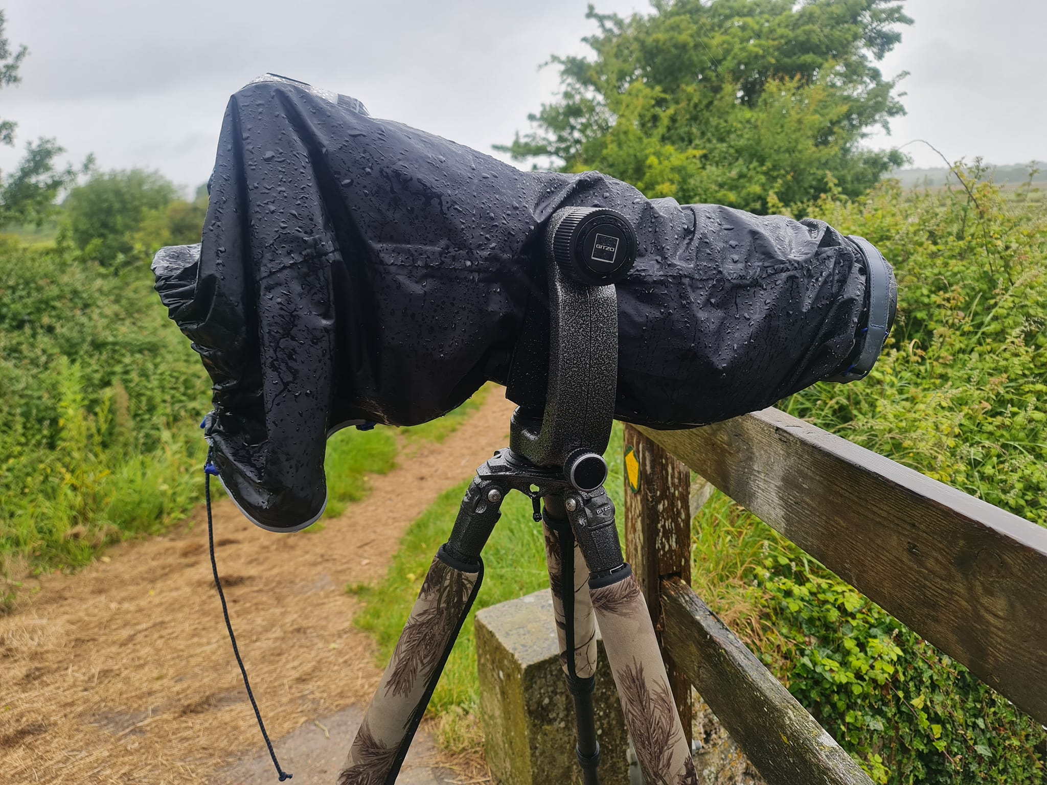 d7000 rain bag Badlands Cover Blaze / Medium the only you need to worry about keeping dry yourself. DSLR Camera Lens Raincoat Rain
