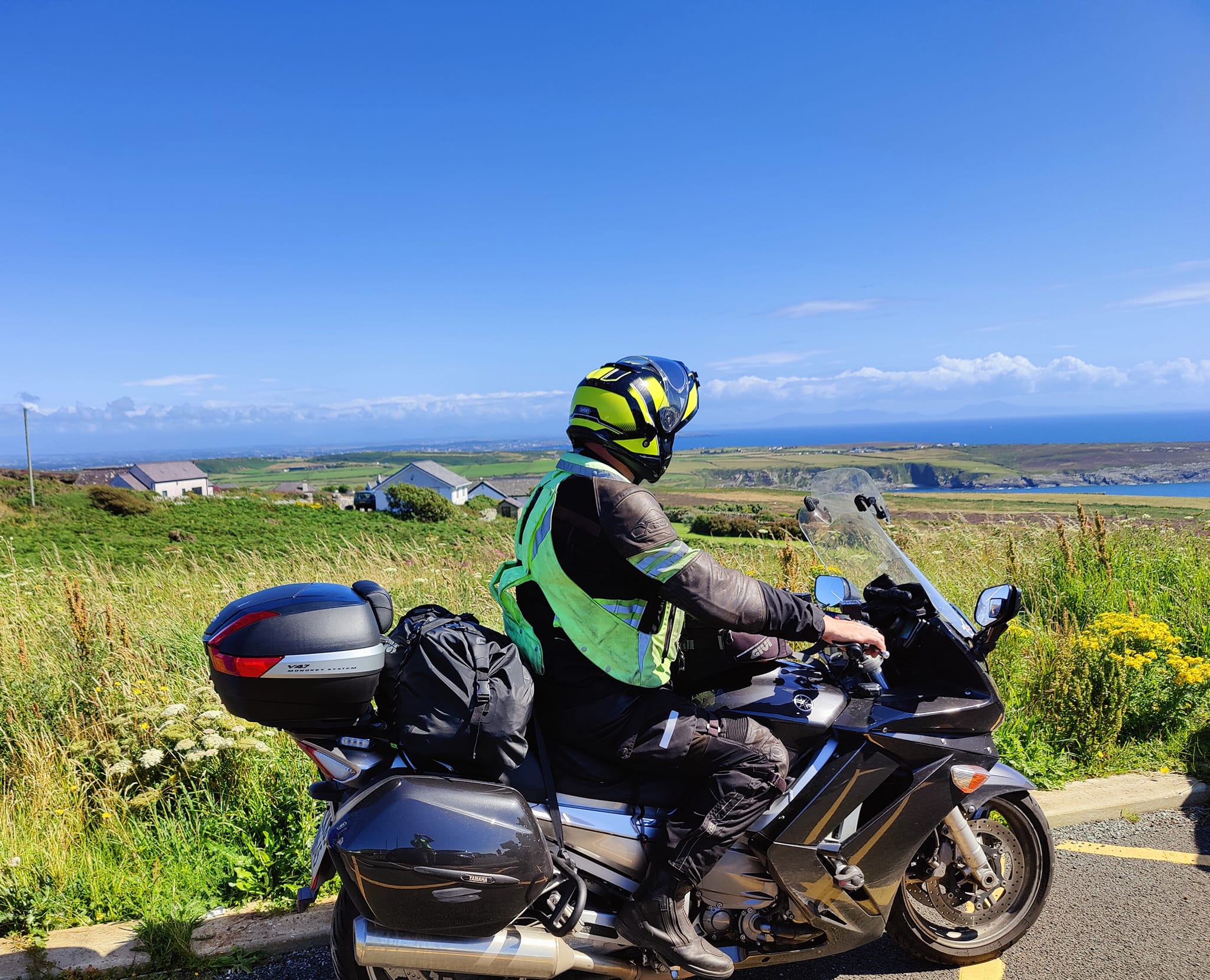 What are FJR bike's strengths for long trips?