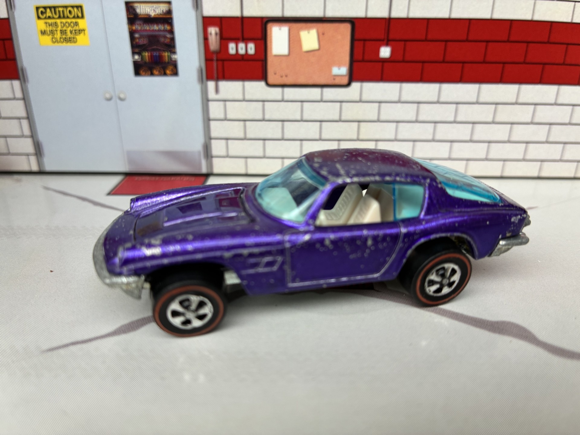 1:64 and 1:43 Maserati Mistral CAUTION THIS DOOR MUST 班长性杯